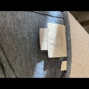 Sleeveless gray shirt with tie.